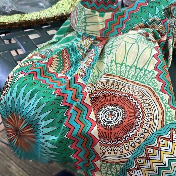 Small Green Retro Print Halter Dress - Picture 5 of 13